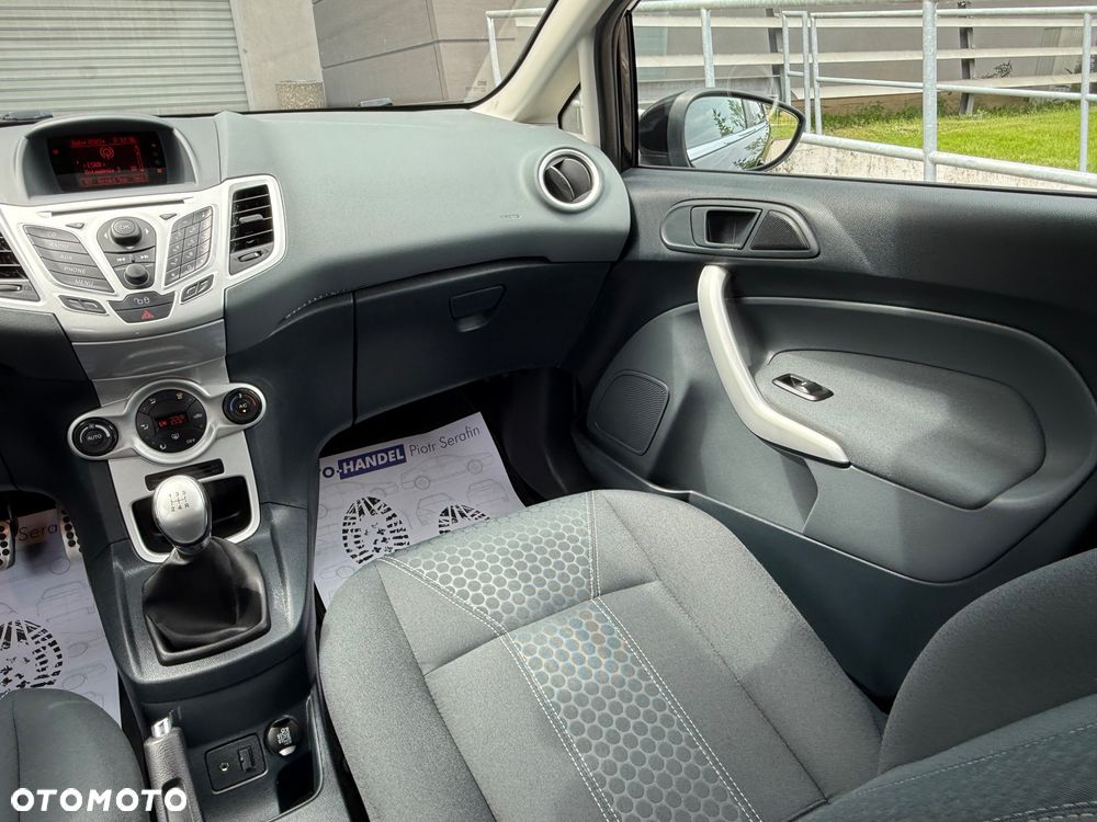 Ford Fiesta 1.25 Titanium - 24