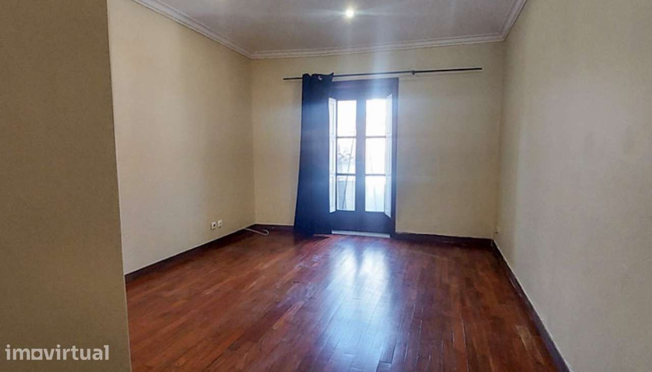 Venda de Andar Moradia T1+1 duplex no centro da cidade de Viana do Cas - Grande imagem: 5/30