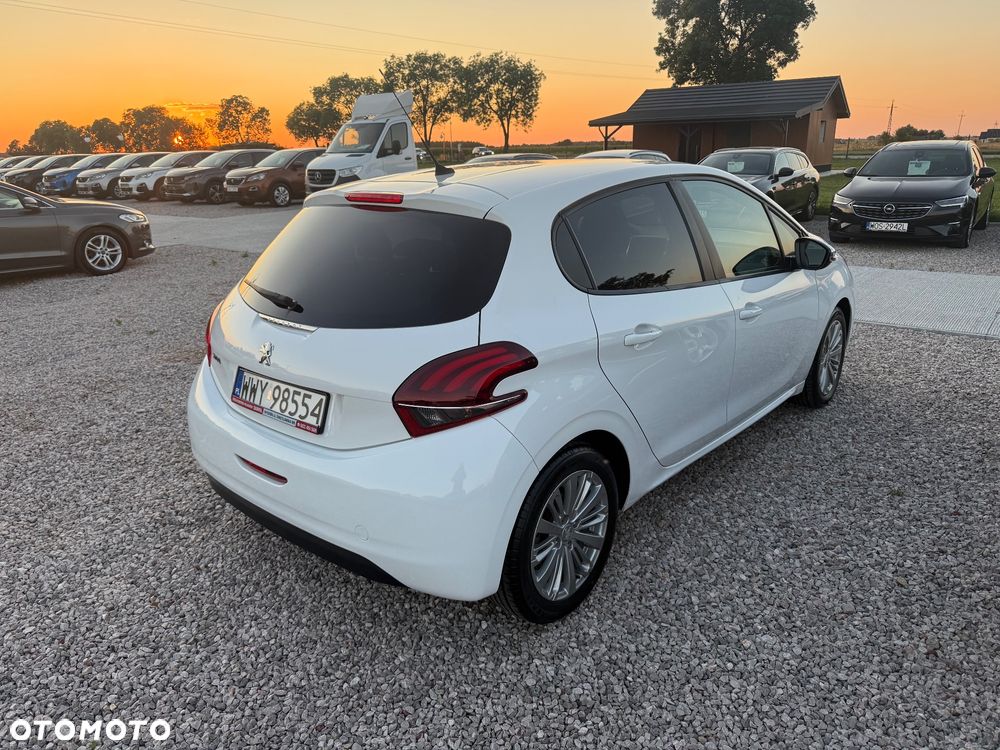 Peugeot 208 - 4