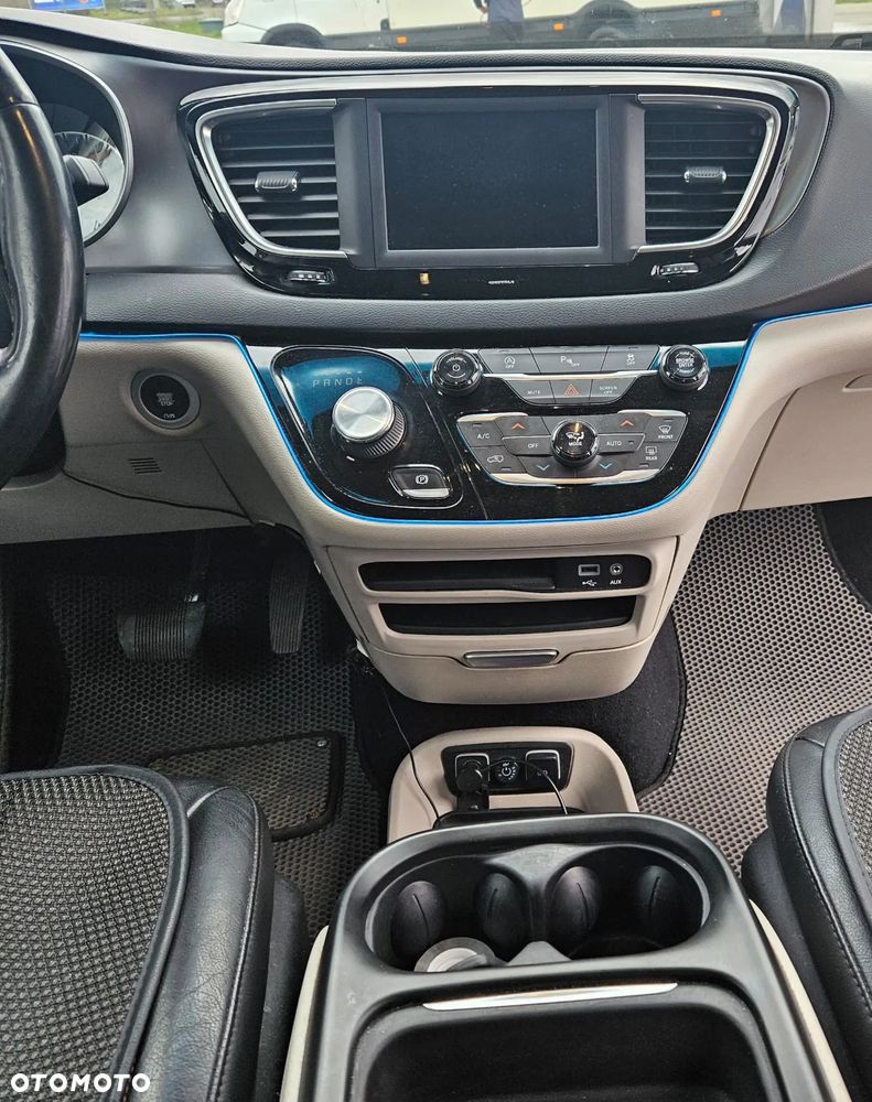 Chrysler Pacifica - 3