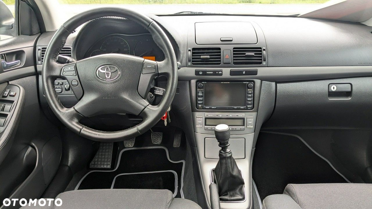 Toyota Avensis - 26