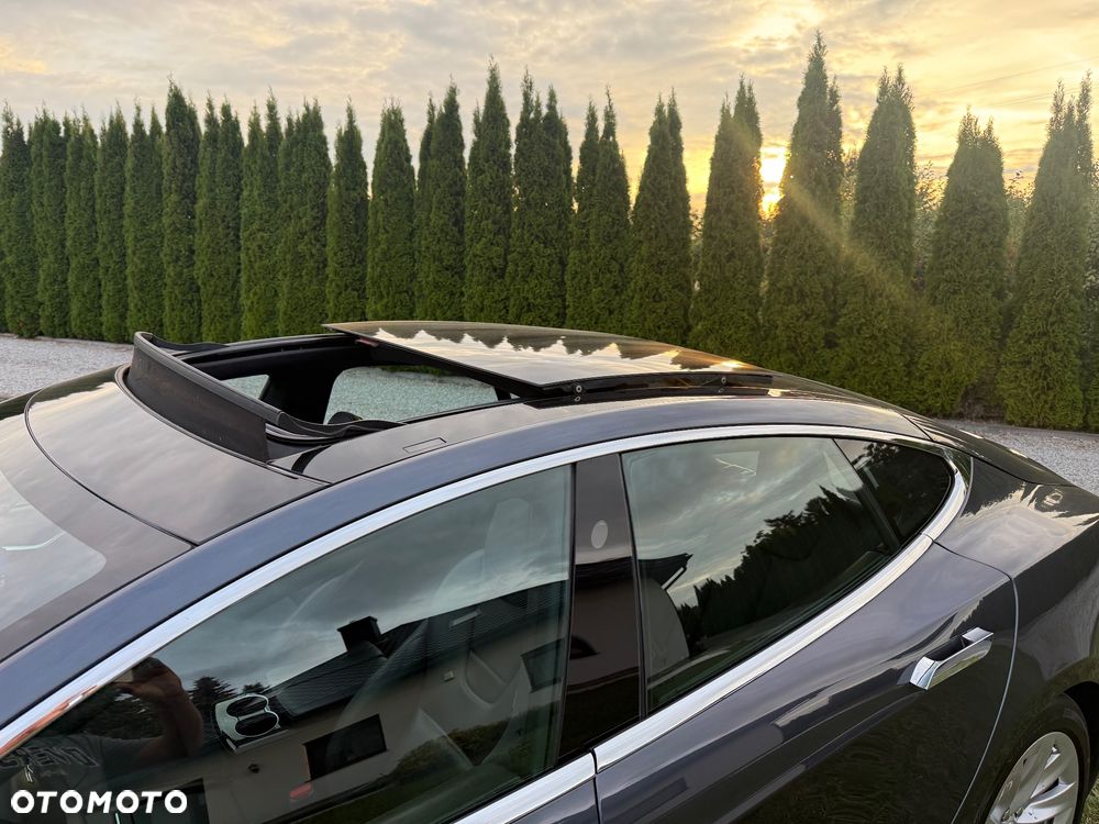 Tesla Model S - 5