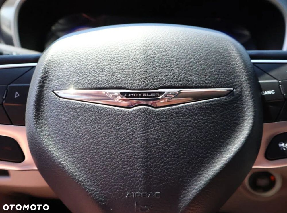 Chrysler Pacifica - 15