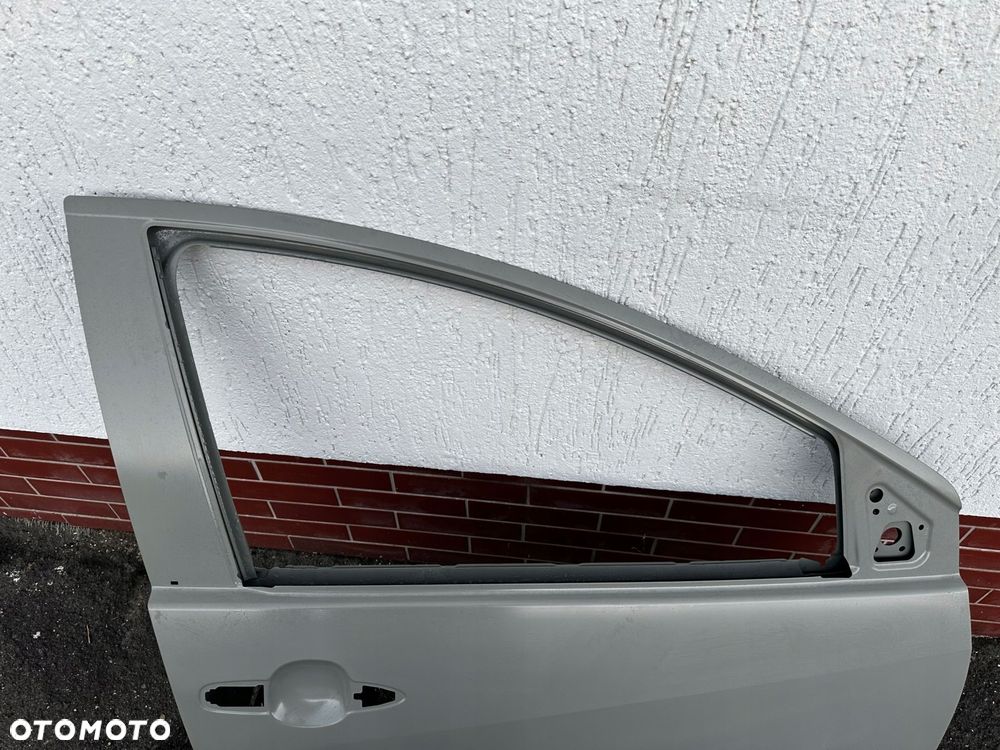 drzwi przód prawe toyota yaris iv 20- - 6