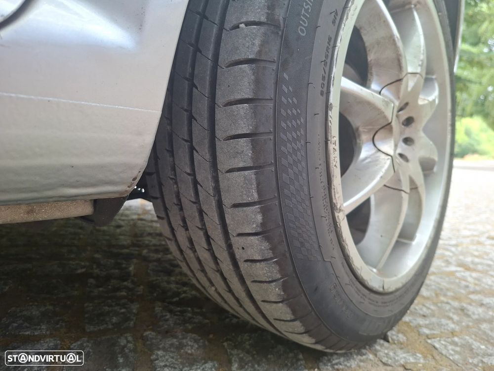 VW Golf 1.9 TDi 25 Anos - 3
