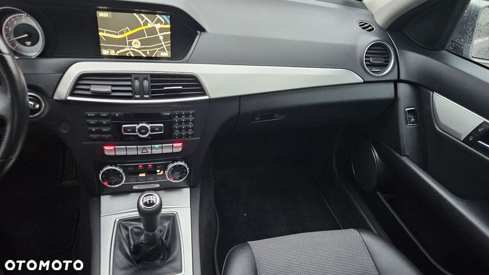 Mercedes-Benz Klasa C 180 BlueEFFICIENCY Avantgarde - 31