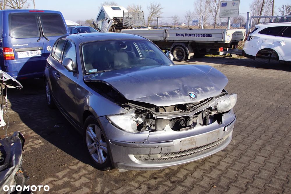 Auto na części - BMW E87 116D Lift 2.0 D 116 KM N47D20 GS6-17DG A52 2010R Silnik Skrzynia Drzwi Błotnik Zderzak Klapa Lampa Klamka Szyba Lusterko Deska Kokpit Sterownik Moduł Czujnik Licznik Panel Kierownica - 1