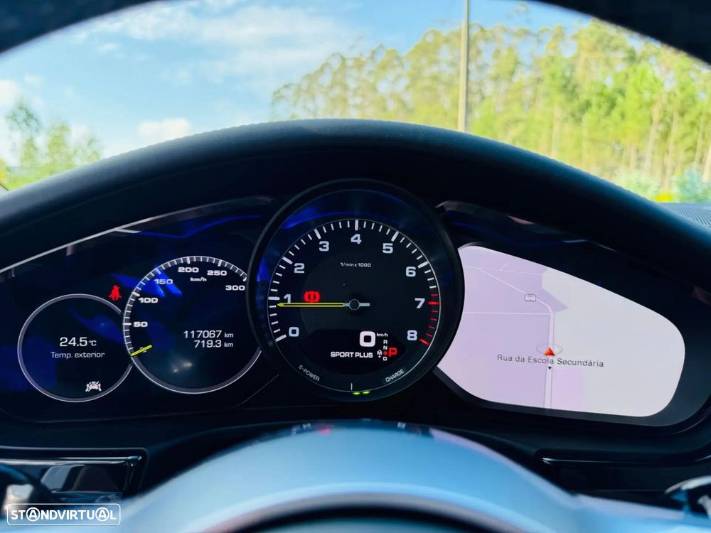 Porsche Panamera Sport Turismo 4 E-Hybrid - 37