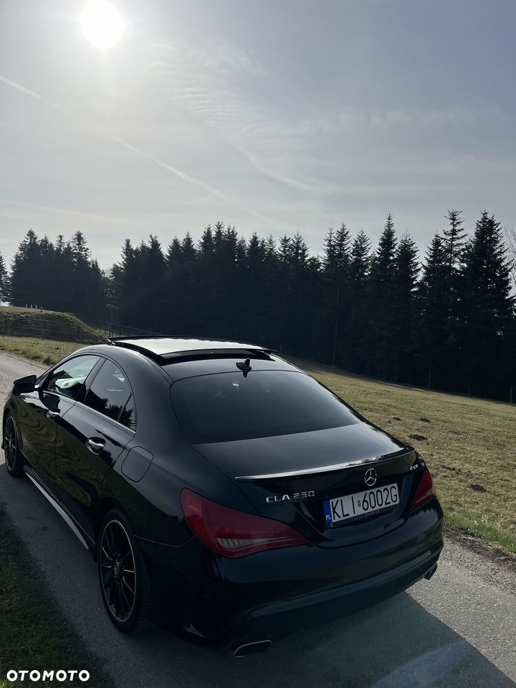 Mercedes-Benz CLA 250 4-Matic AMG Line - 13
