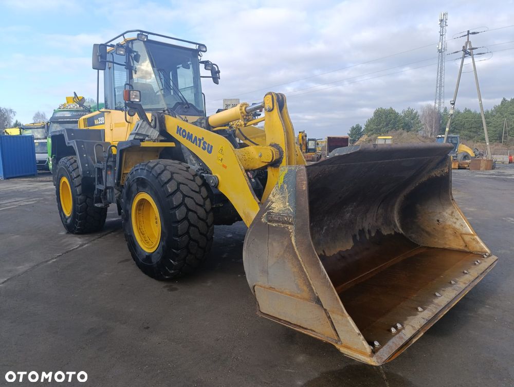 Komatsu WA320-6 - 1