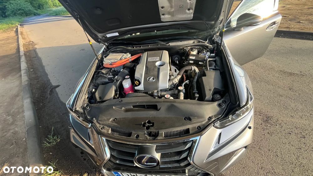 Lexus IS 300h Elegance - 11