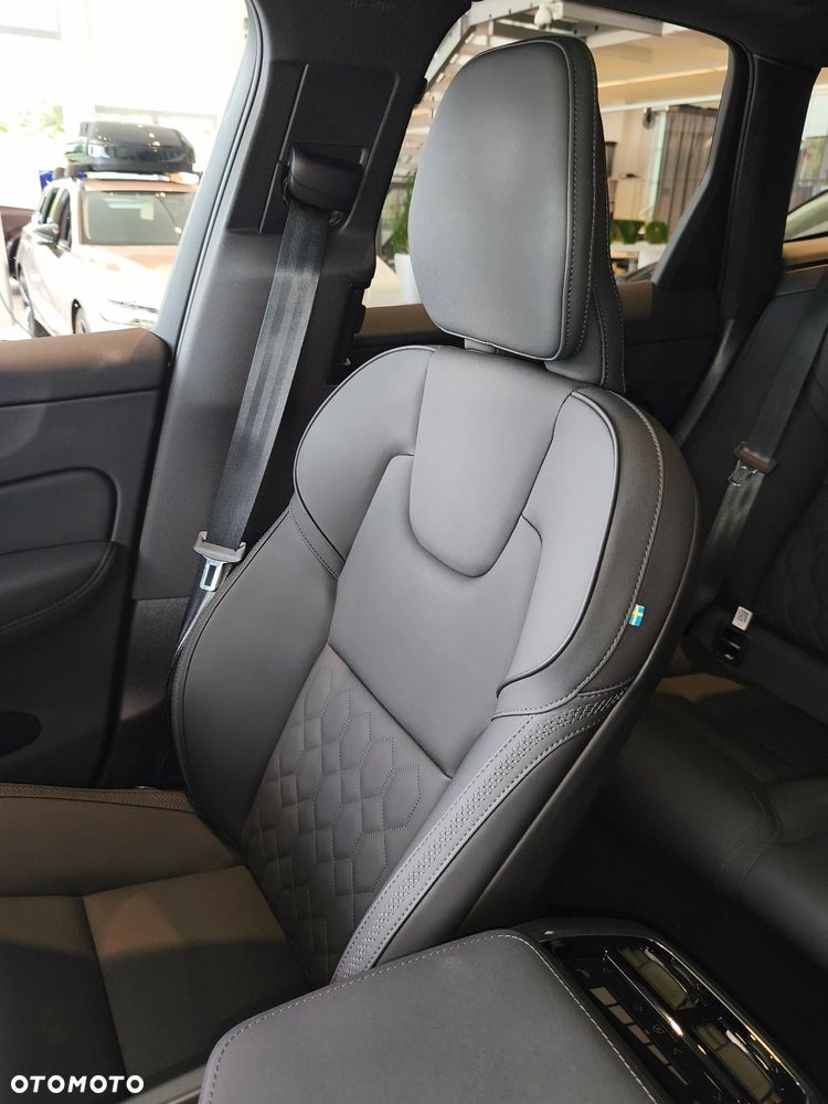 Volvo XC 60 B5 B AWD Ultra Dark - 17