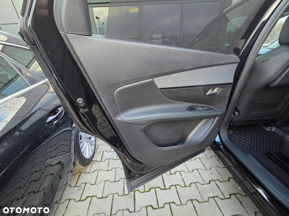 Peugeot 5008 1.5 BlueHDI Allure S&S EAT8 - 26