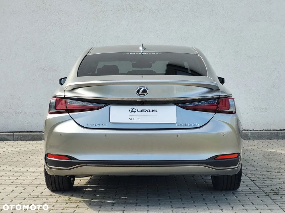 Lexus ES 300h F Sport Design - 7