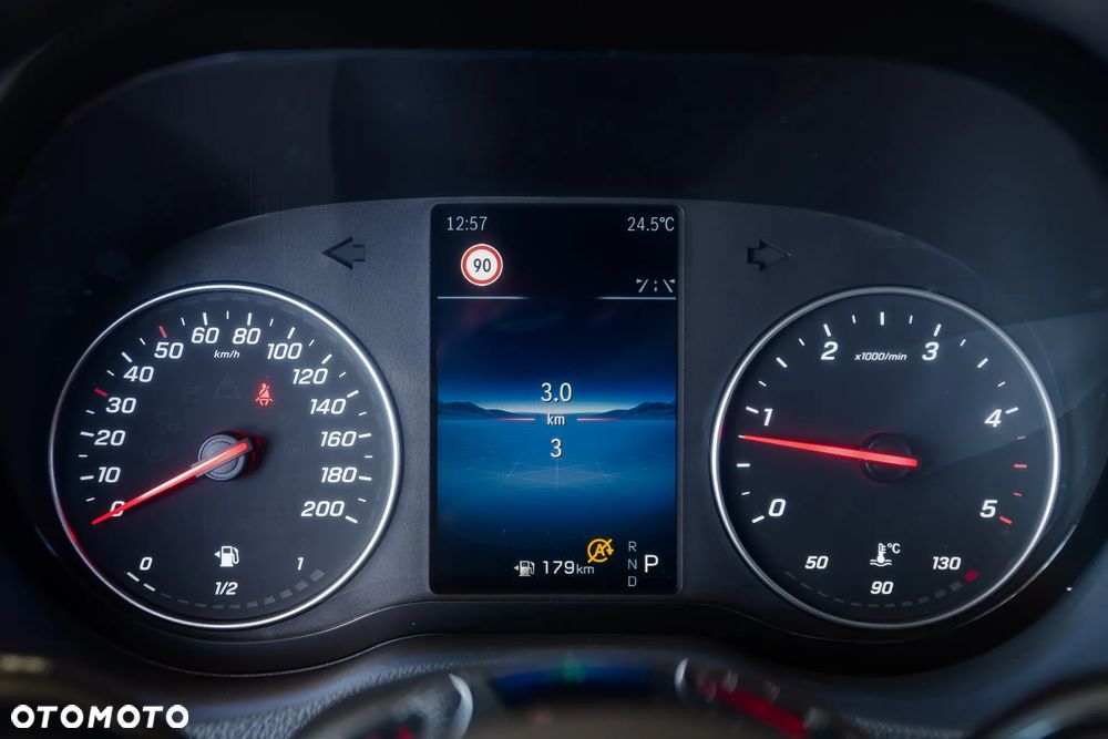 Mercedes-Benz Sprinter - 14