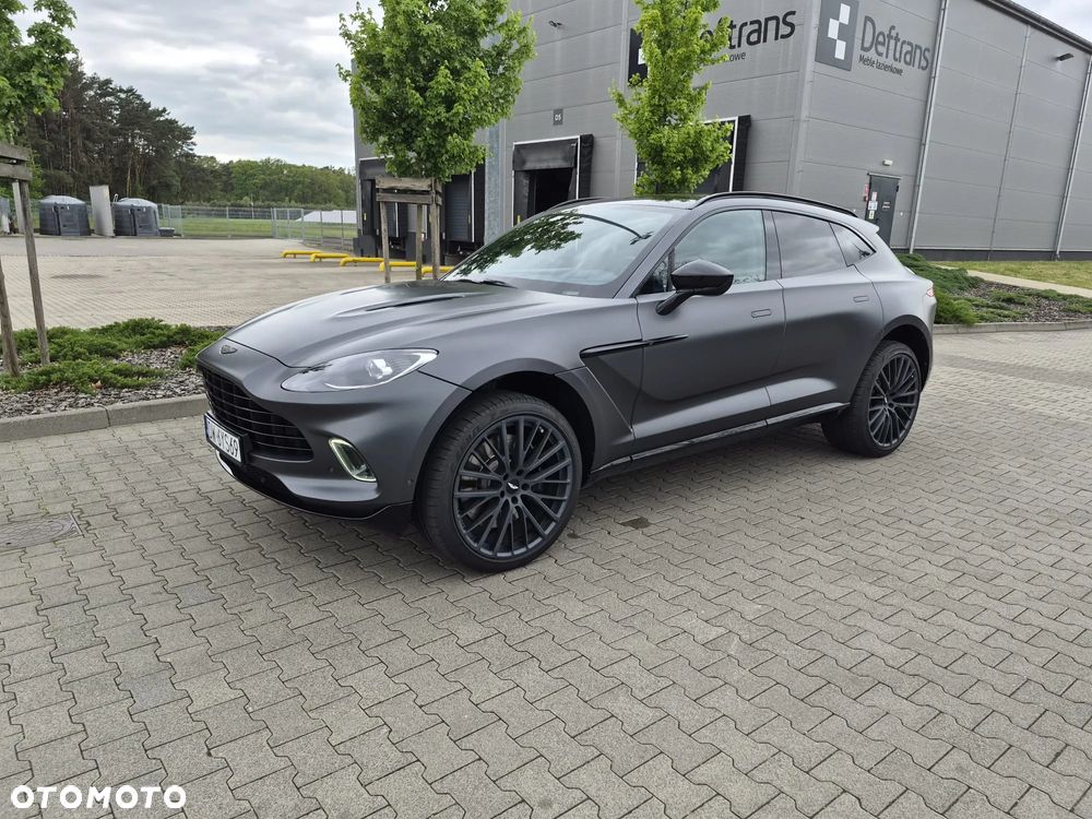 Aston Martin DBX - 1