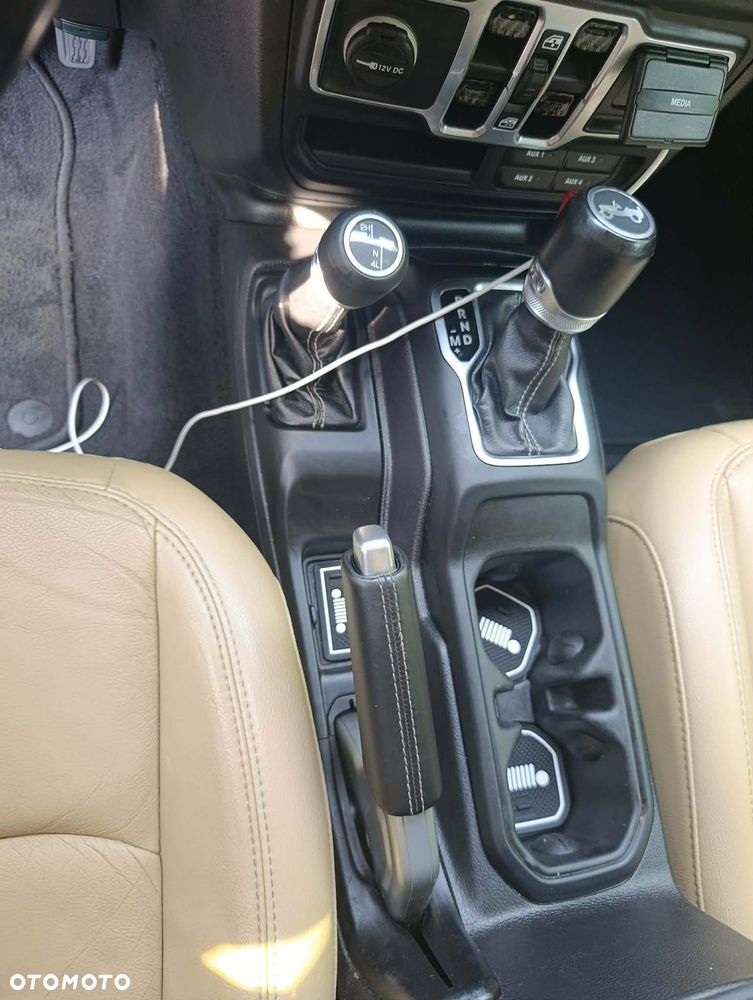 Jeep Wrangler 3.6 Unlim Sahara - 10