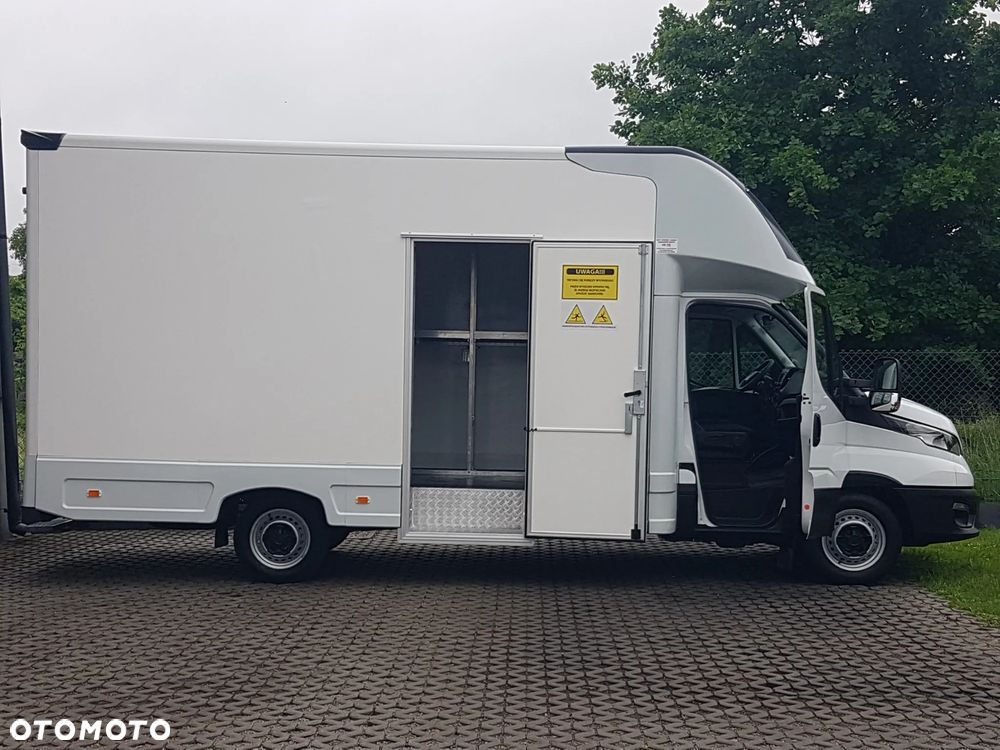 Iveco DAILY KONTENER NISKOPODŁOGOWY 4,43x2,23x2,42 SKLEP FOODTRUCK BAR KLIMA KONIOWÓZ KAMPER - 31