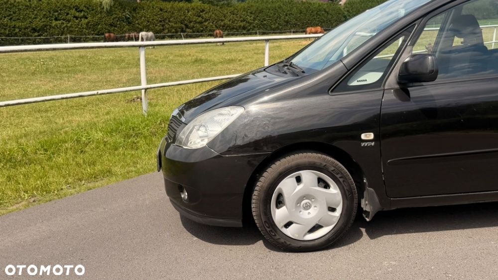 Toyota Corolla Verso - 5