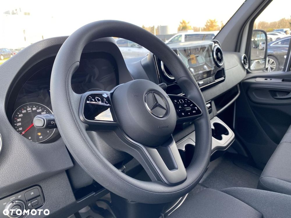 Mercedes-Benz Sprinter - 4