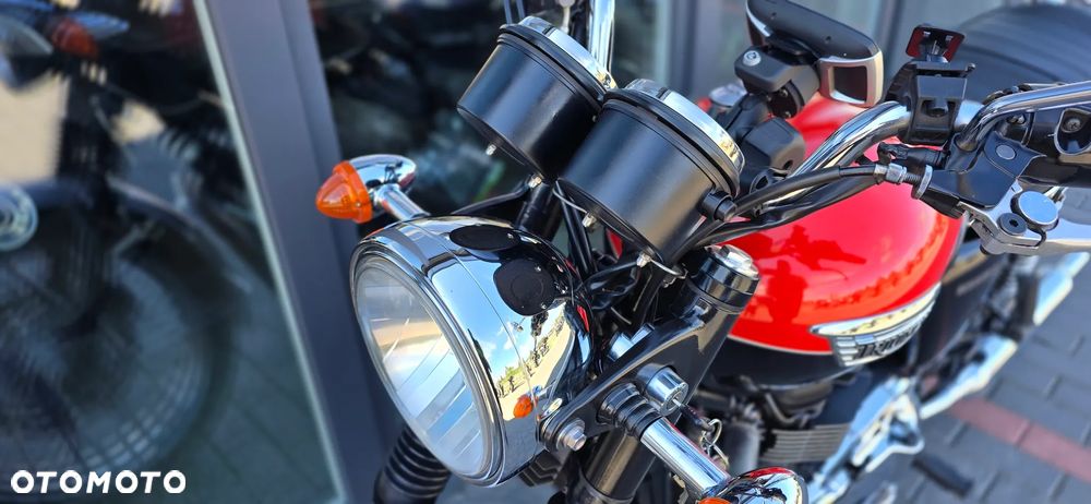 Triumph Bonneville - 30