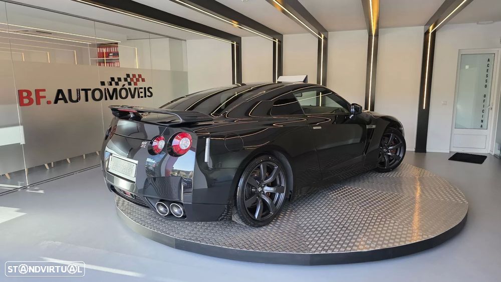 Nissan GT-R - 4