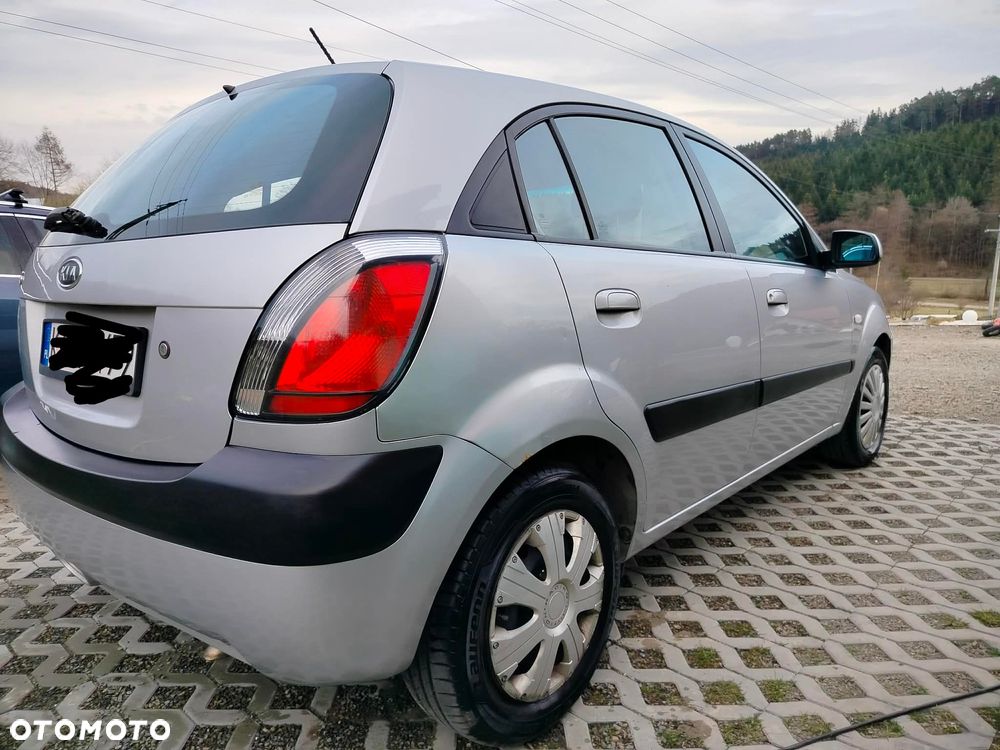 Kia Rio 1.4 Comfort - 1