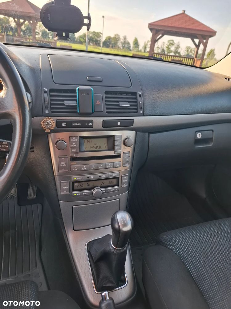Toyota Avensis - 17
