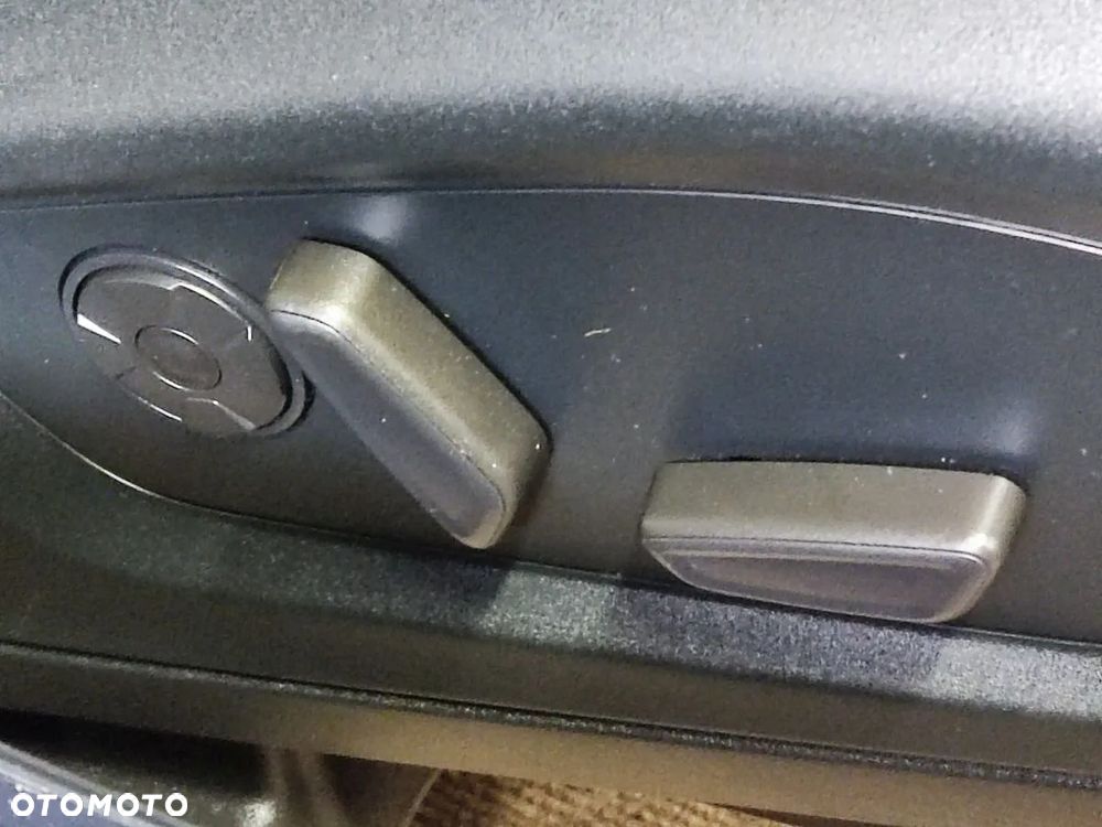 FORD EXPLORER od 2020r Fotele Kanapy Boczki 7 osób - 3