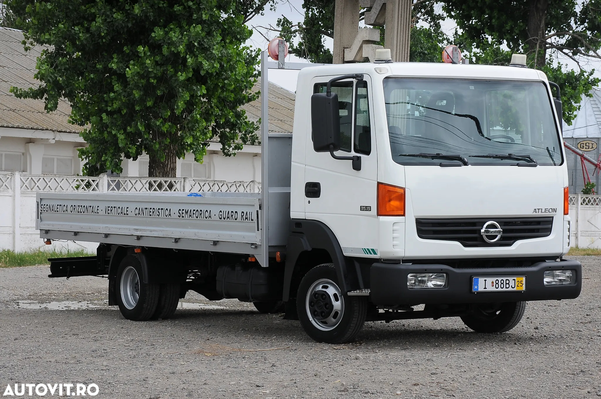 Nissan Atleon - 2