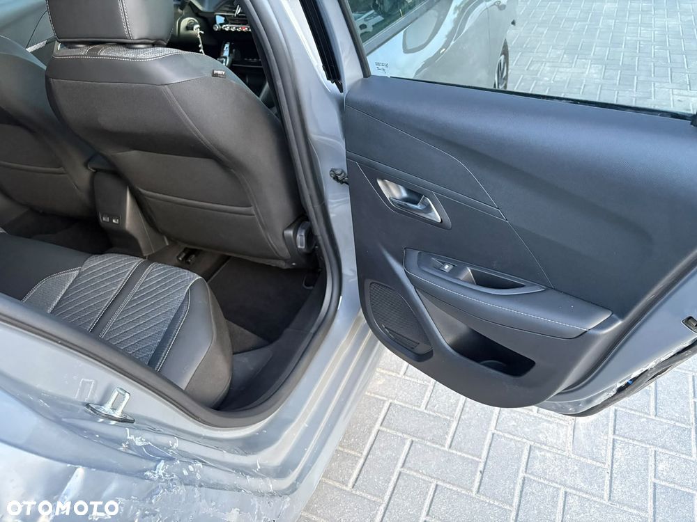 Peugeot 208 - 28