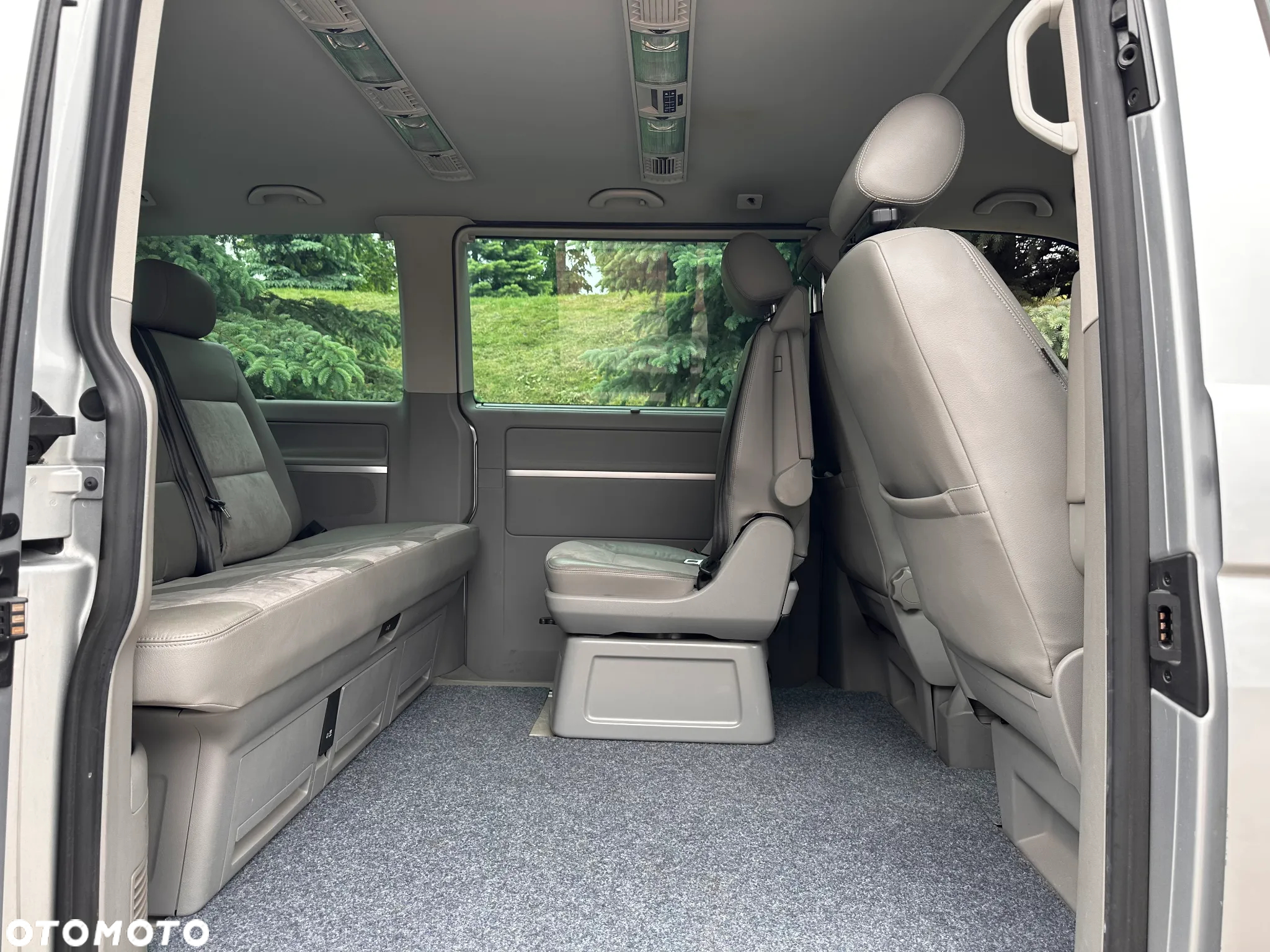 Volkswagen Multivan - 7