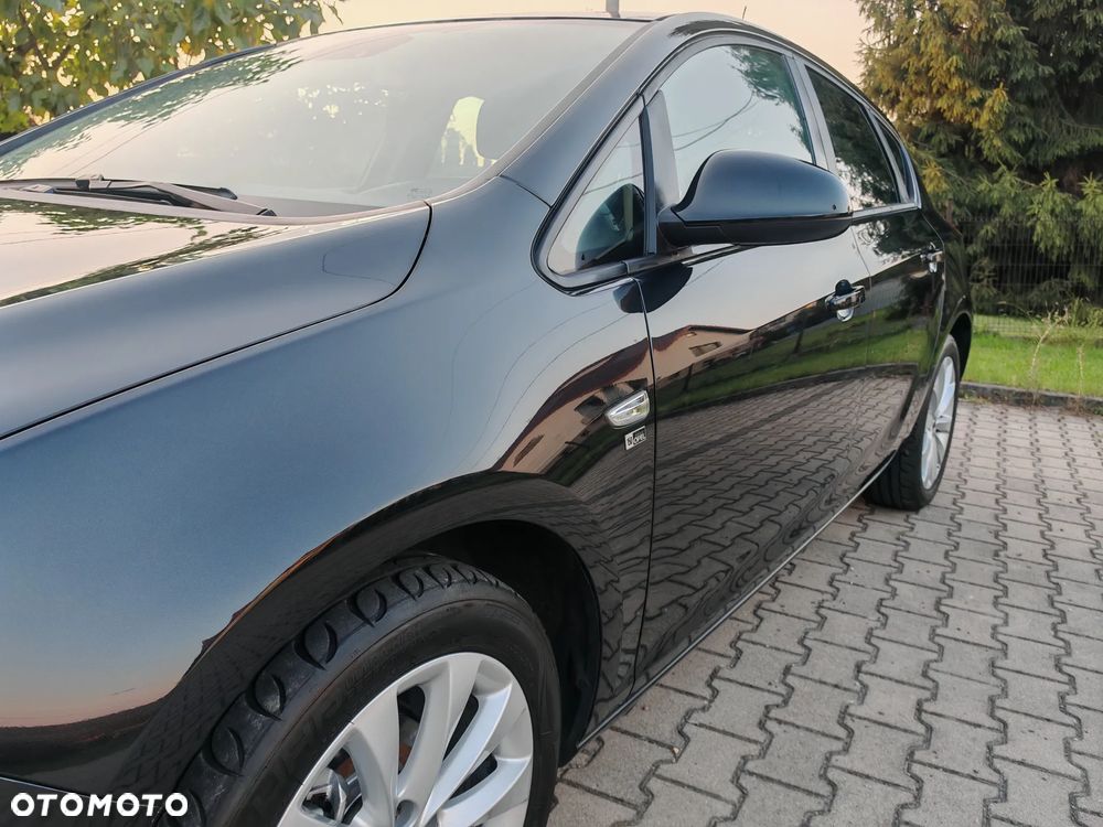 Opel Astra 1.4 Turbo 150 Jahre - 11