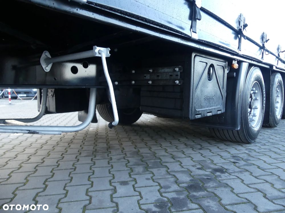 Kassbohrer MEGA / FIRANKA / OŚ PODNOSZONA / 3 SZTUKI / - 18