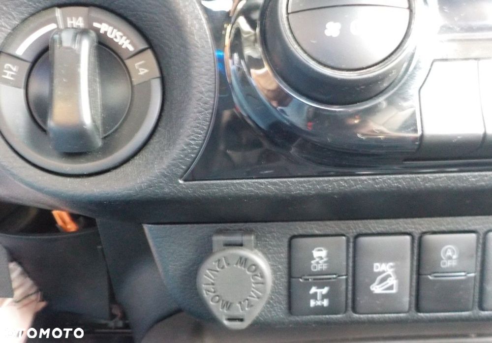 Toyota Hilux - 32
