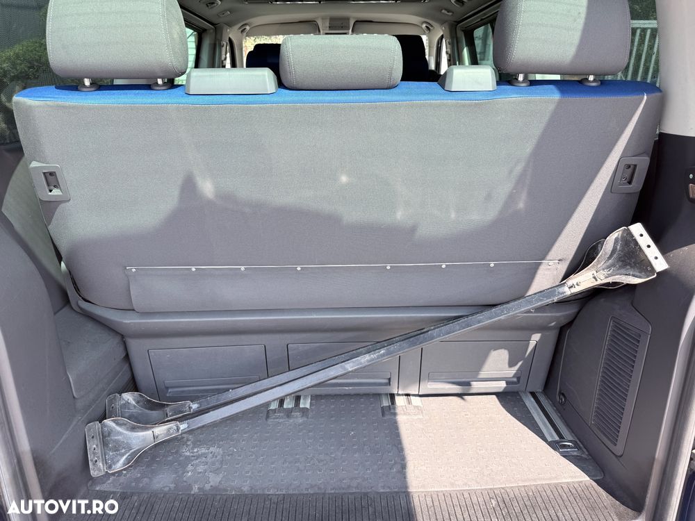 Volkswagen Multivan - 13