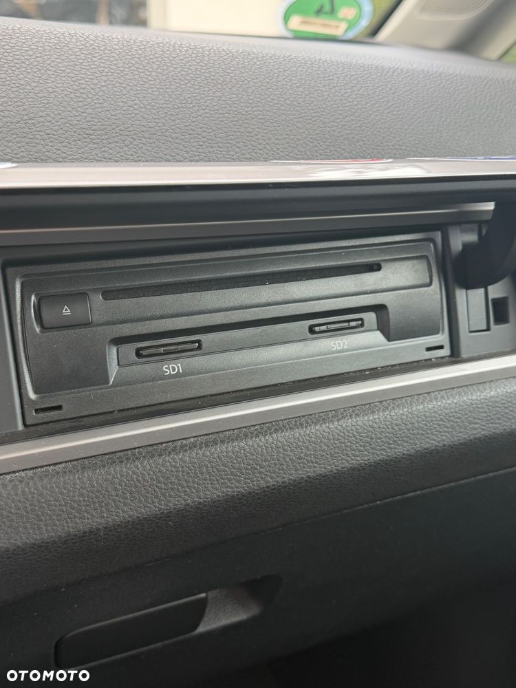 Volkswagen Touran - 12