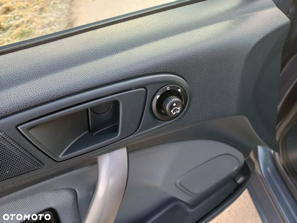 Ford Fiesta - 23