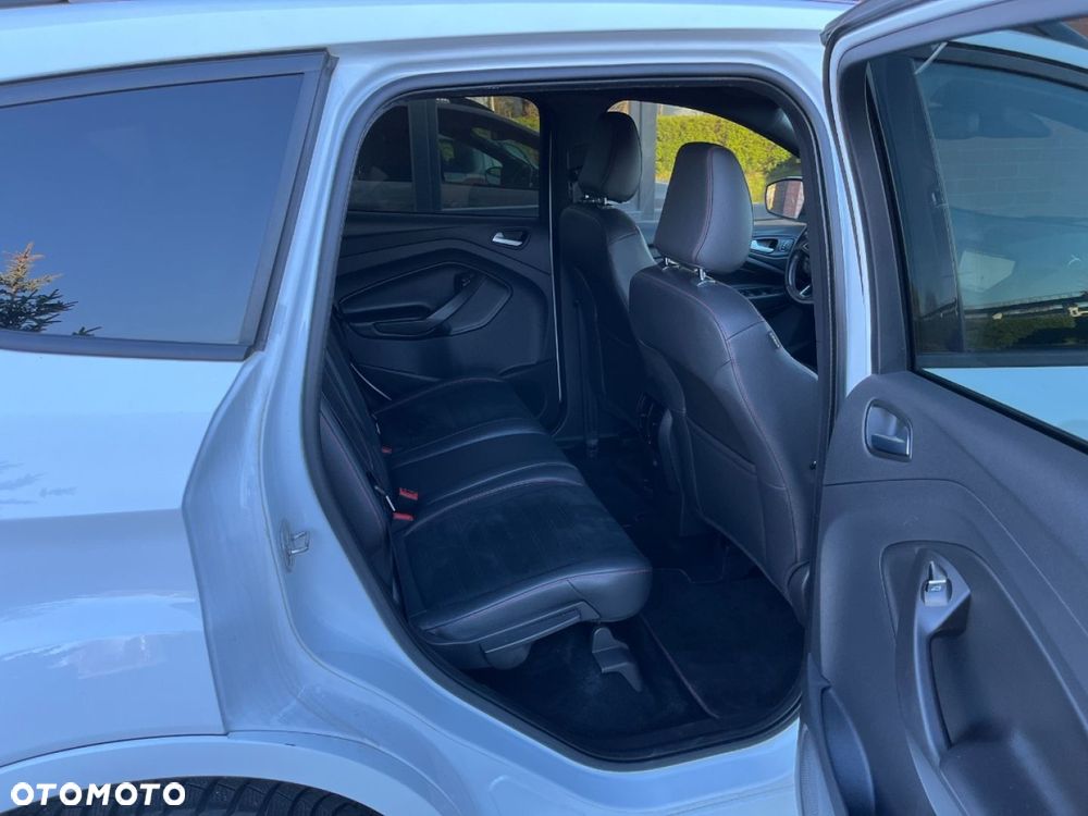 Ford Kuga 1.5 EcoBoost 2x4 ST-Line - 14