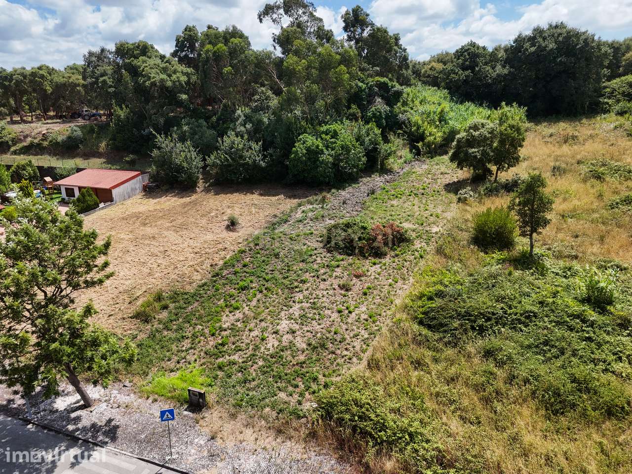 Terreno urbano inserido em loteamento com 878 m2 na Quinta do Arneiro - Grande imagem: 3/21