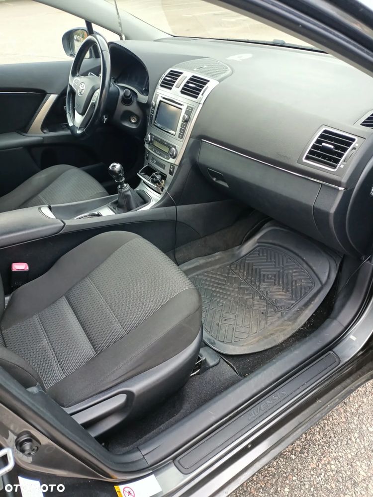 Toyota Avensis 1.8 Sol - 11