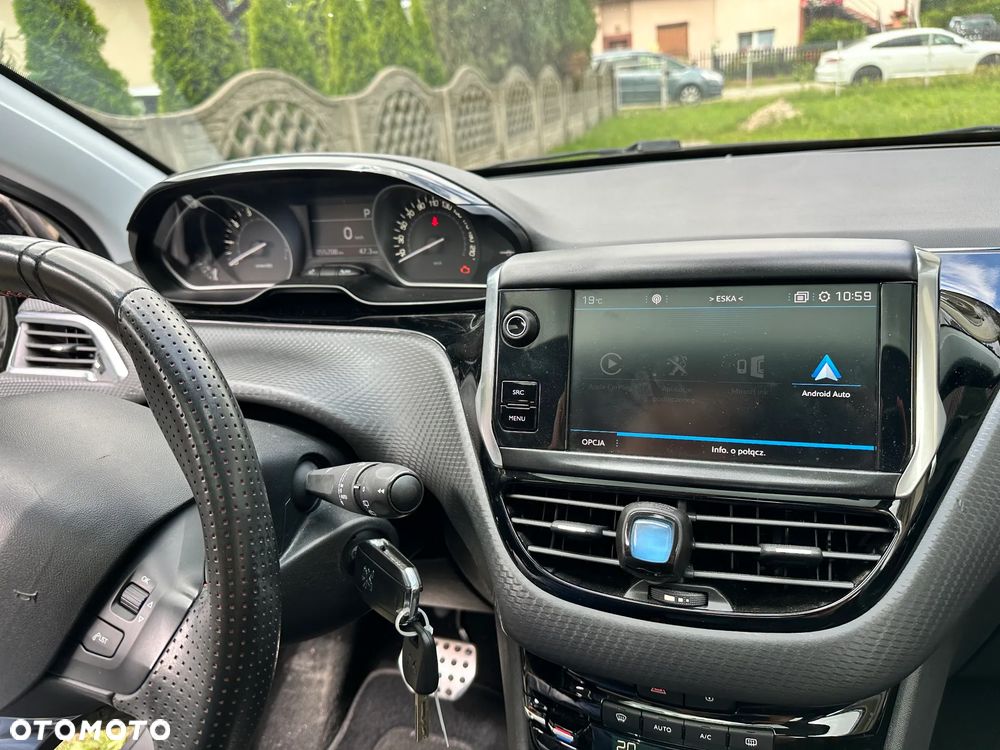 Peugeot 208 - 25