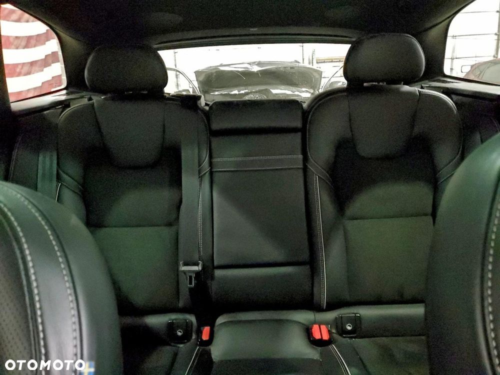 Volvo XC 60 T5 AWD R-Design - 10