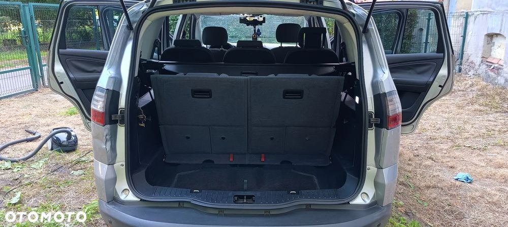 Ford S-Max - 14