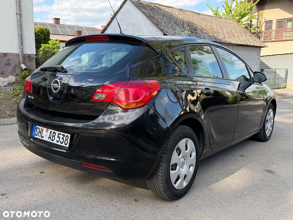 Opel Astra 1.6 150 Jahre - 5