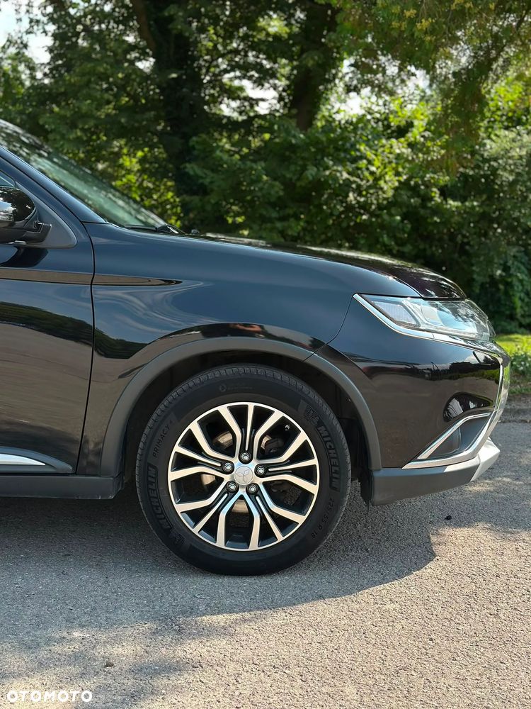 Mitsubishi Outlander 2.2 DID Instyle Navi 4WD - 5