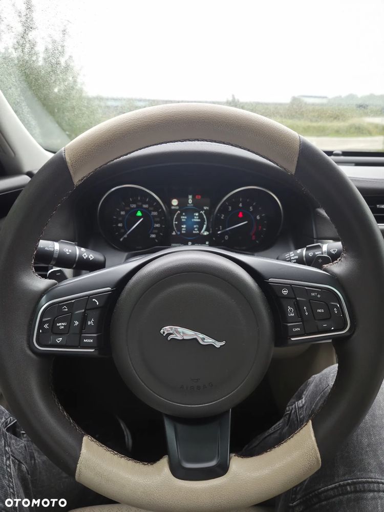 Jaguar XF 2.0 T Prestige - 20