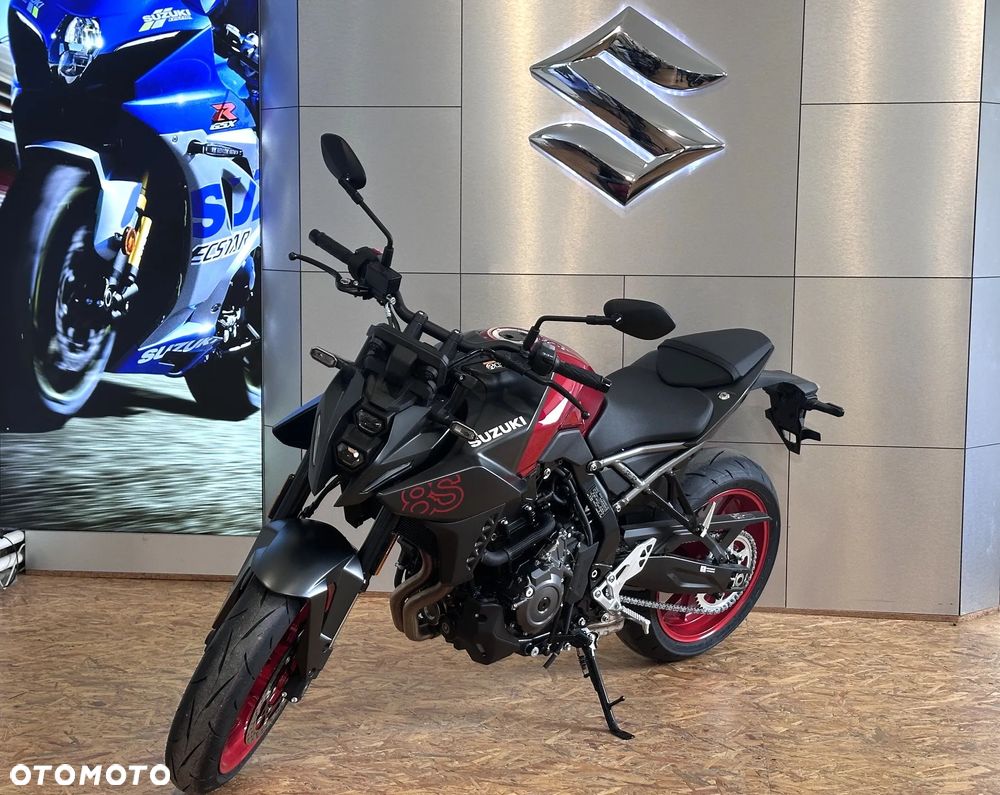 Suzuki GSX - 8