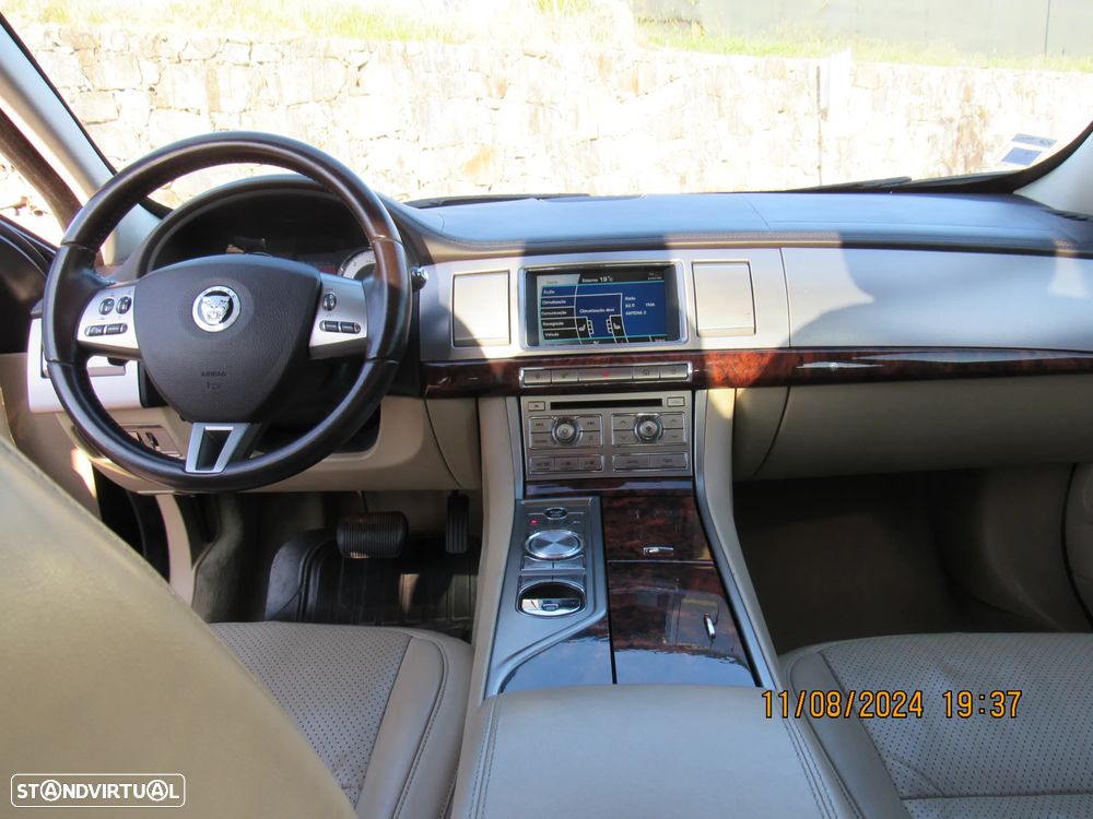 Jaguar XF 2.7 V6 Premium Luxury - 11