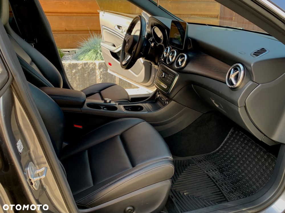 Mercedes-Benz CLA 250 4-Matic AMG Line - 15